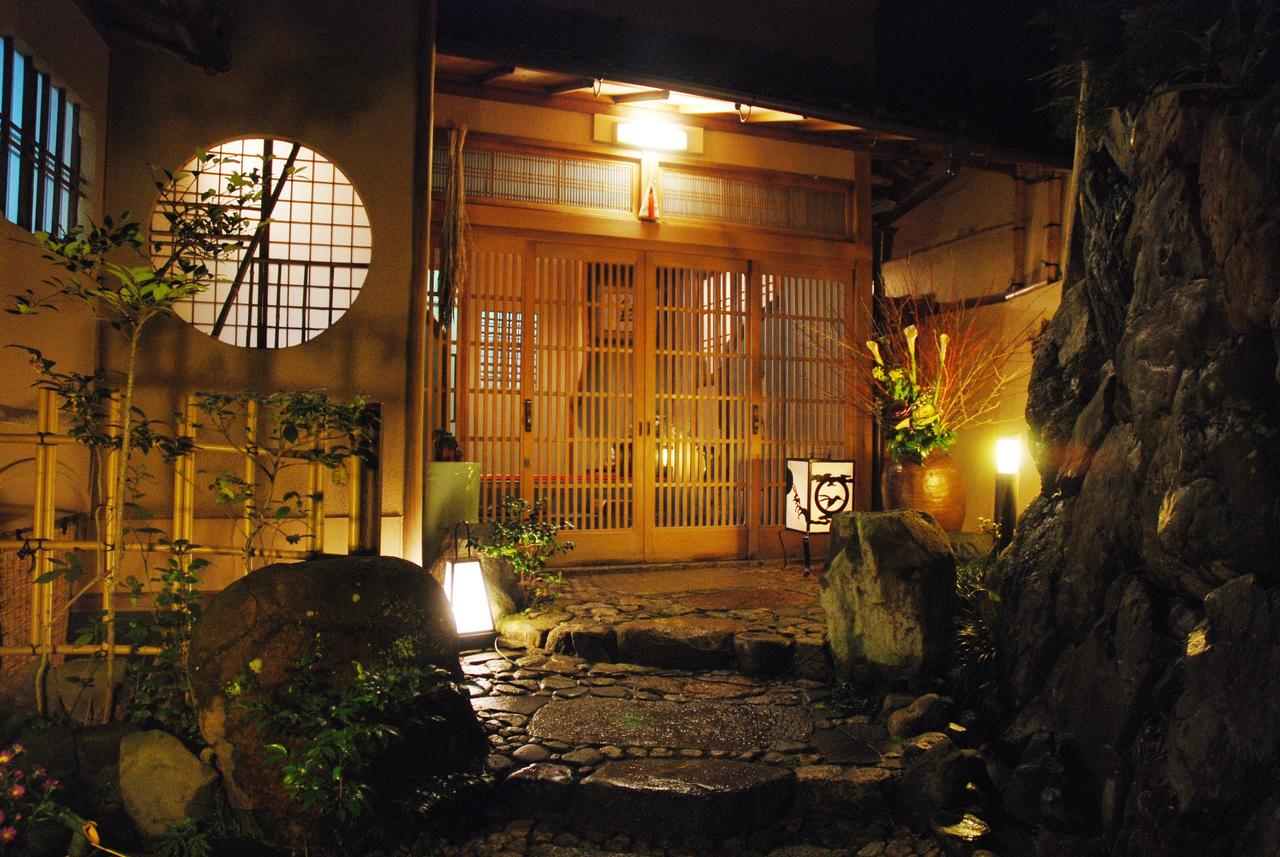 YADOYA MANJIRO